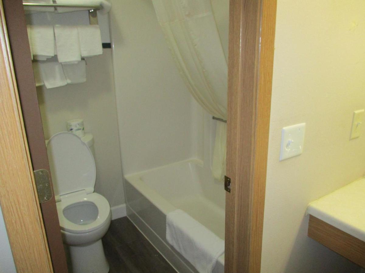 Travelodge By Wyndham Spirit Lake/Okoboji Buitenkant foto