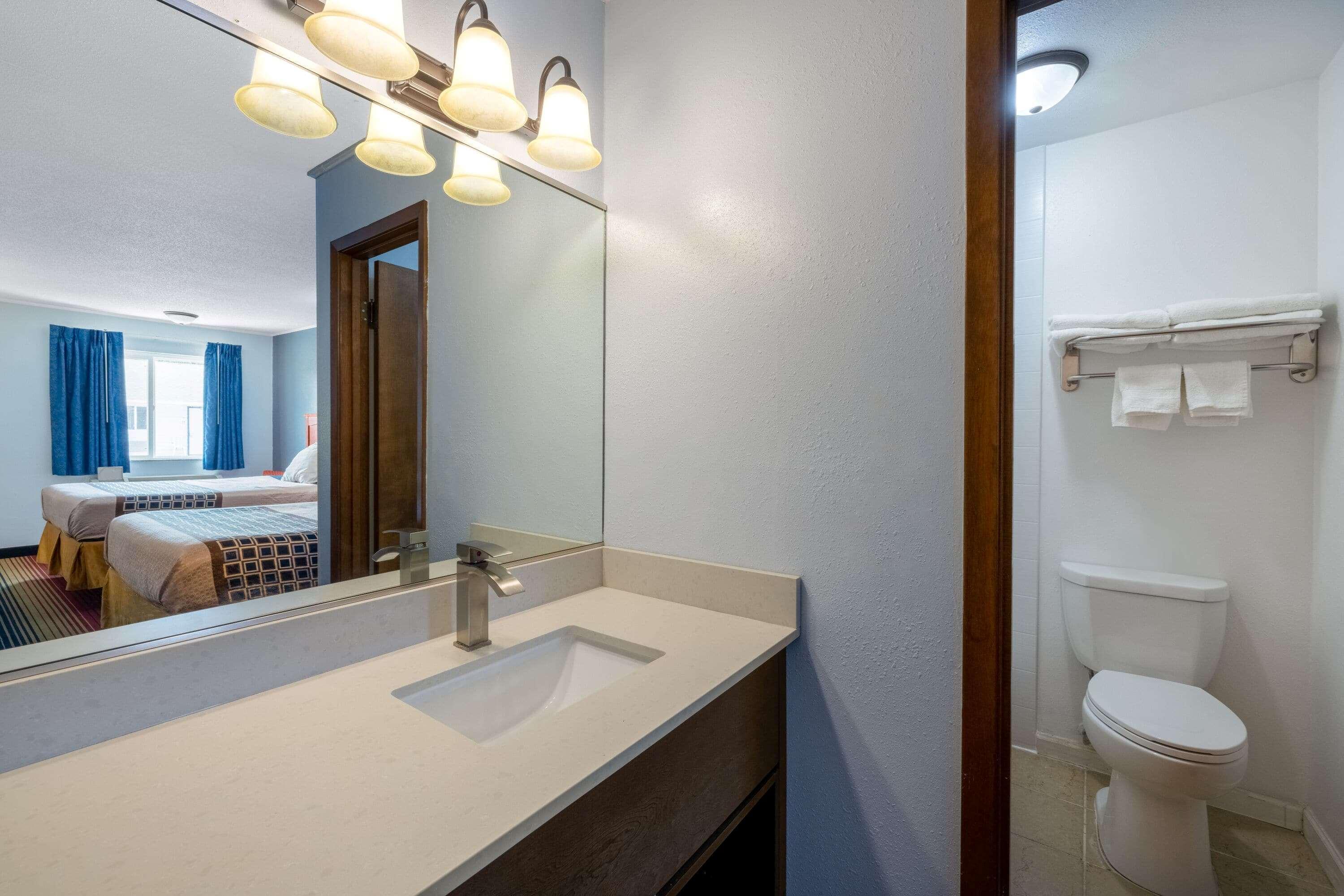 Travelodge By Wyndham Spirit Lake/Okoboji Buitenkant foto